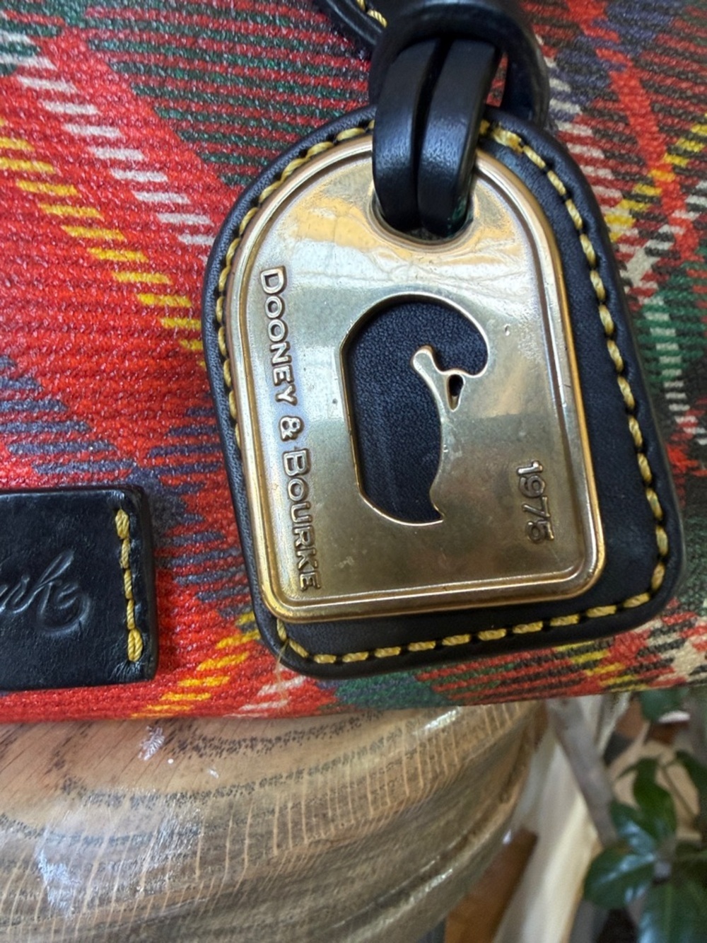 DOONEY & BOURKE ladies, red plaid purse, excellent condition - Picture 4 of 10